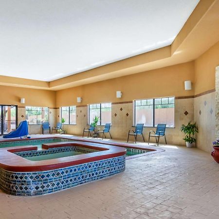 Best Western Plus Lytle Inn And Suites Eksteriør billede