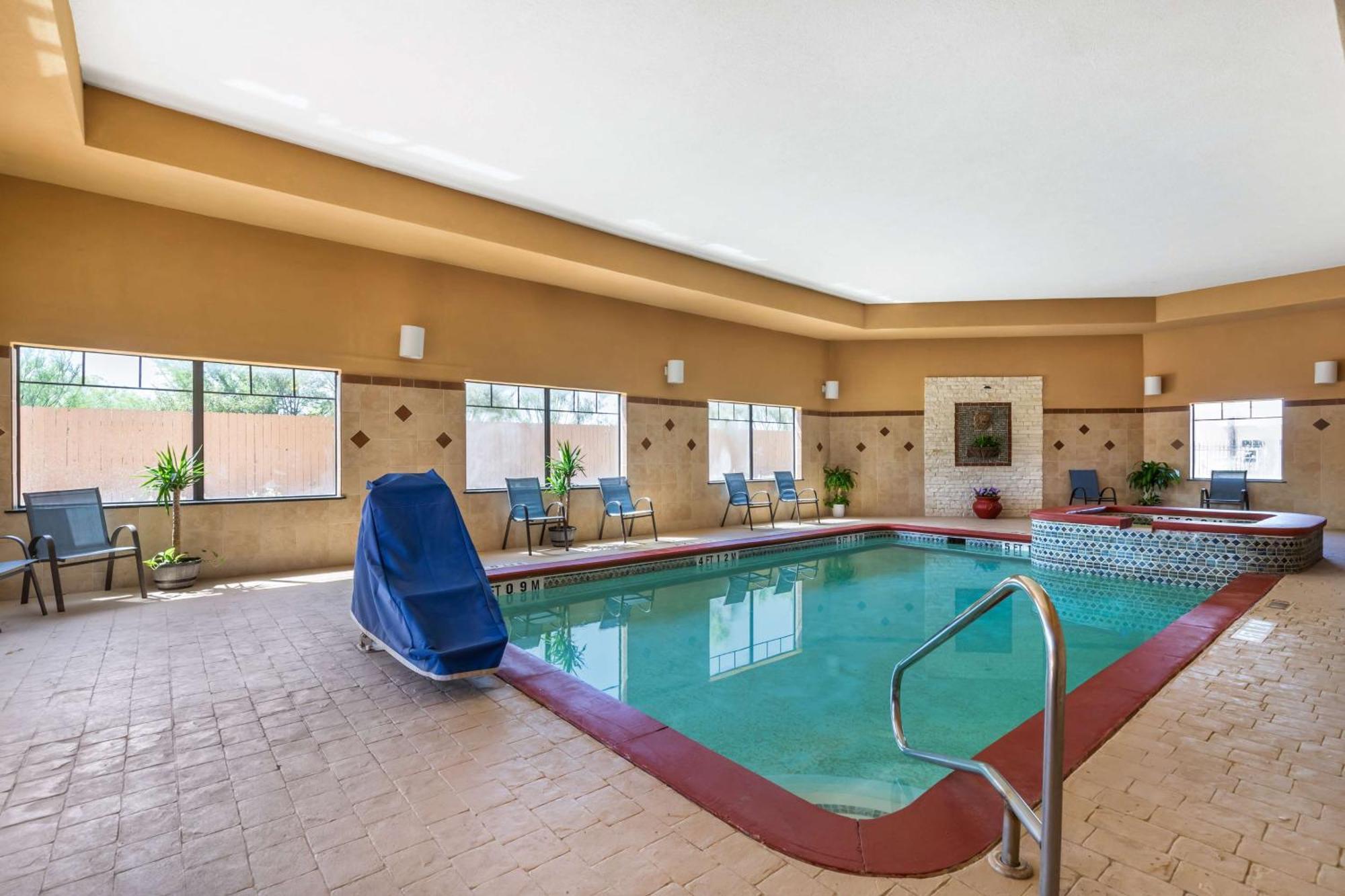 Best Western Plus Lytle Inn And Suites Eksteriør billede