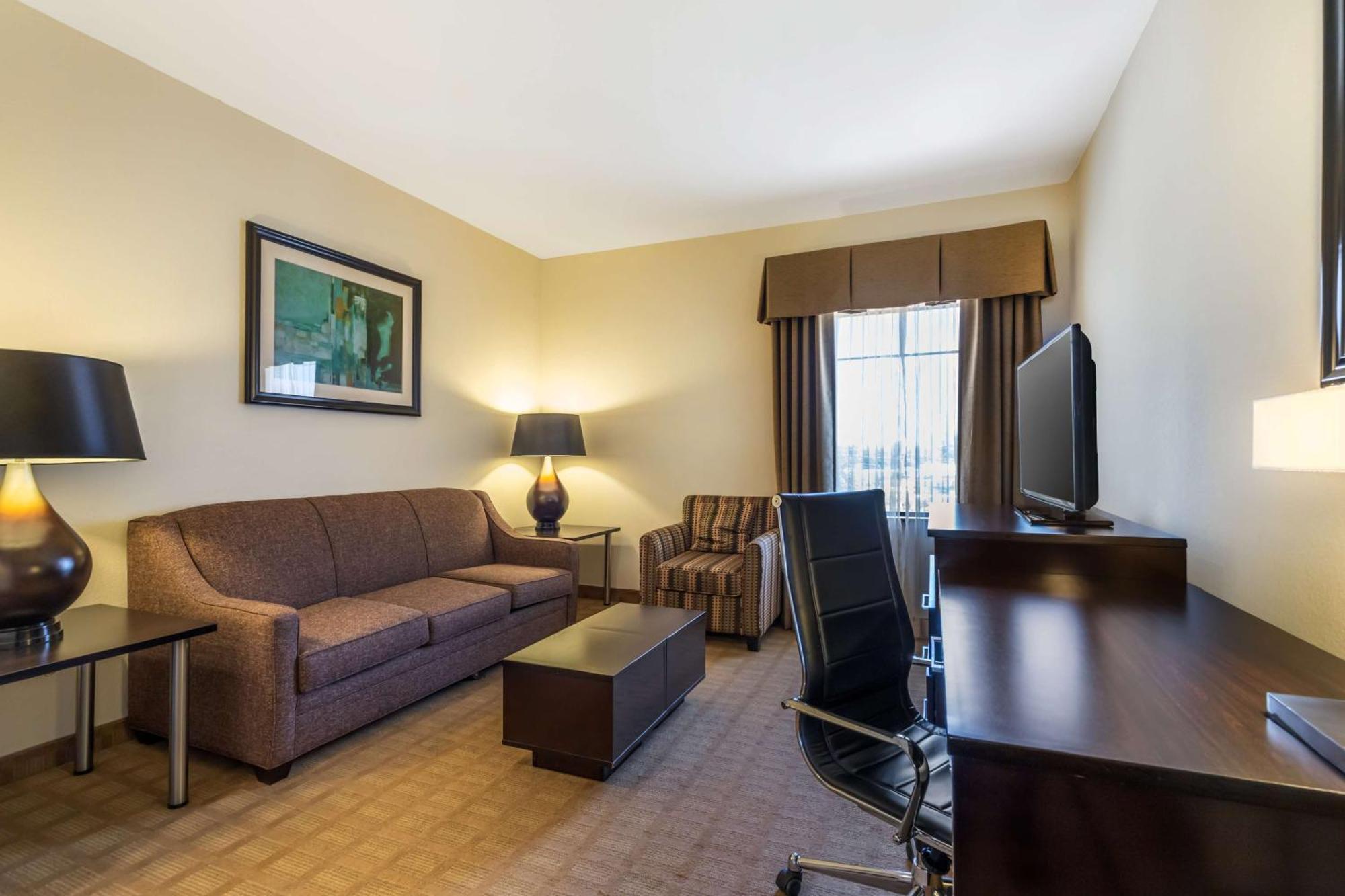 Best Western Plus Lytle Inn And Suites Eksteriør billede