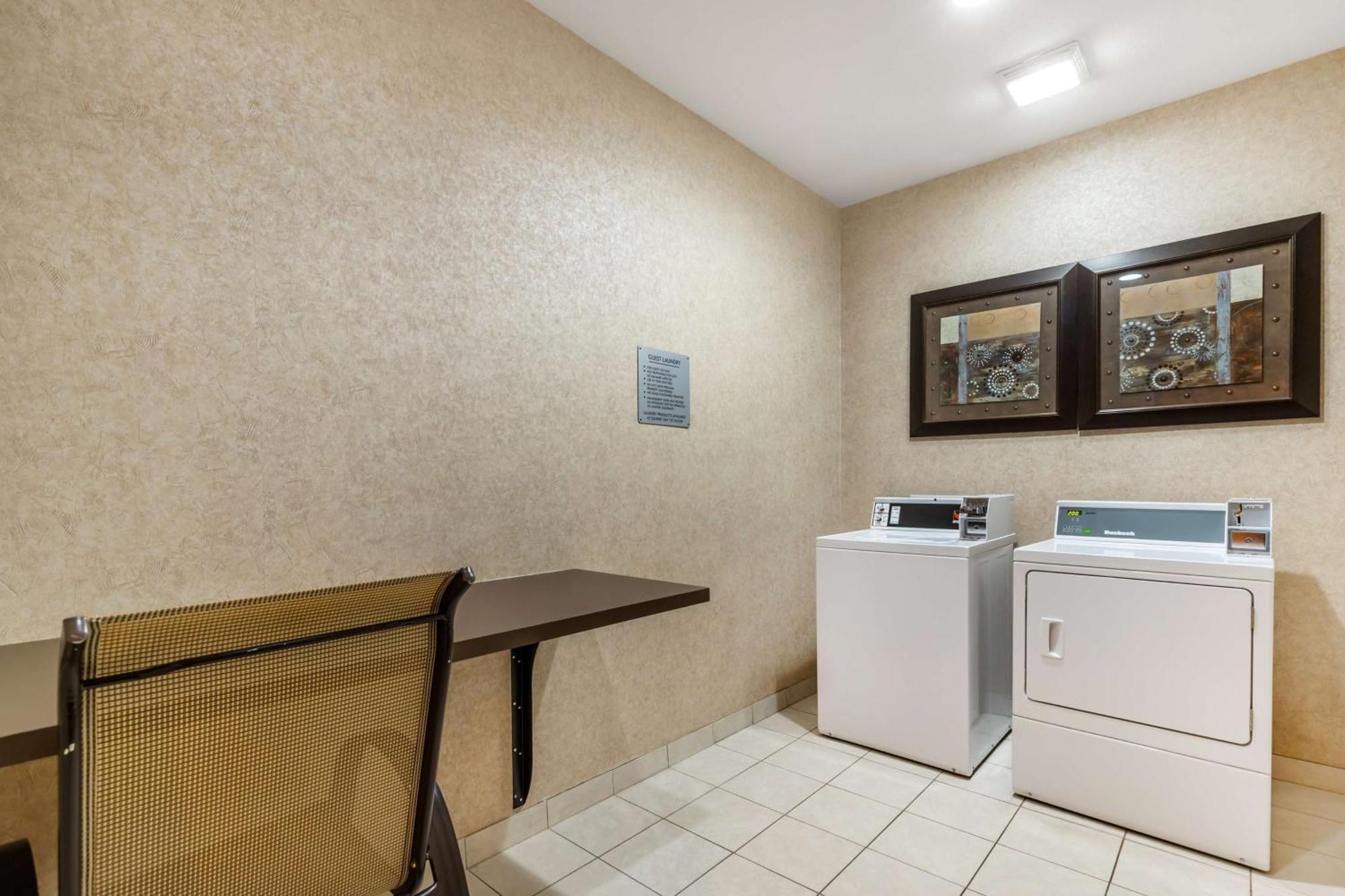 Best Western Plus Lytle Inn And Suites Eksteriør billede