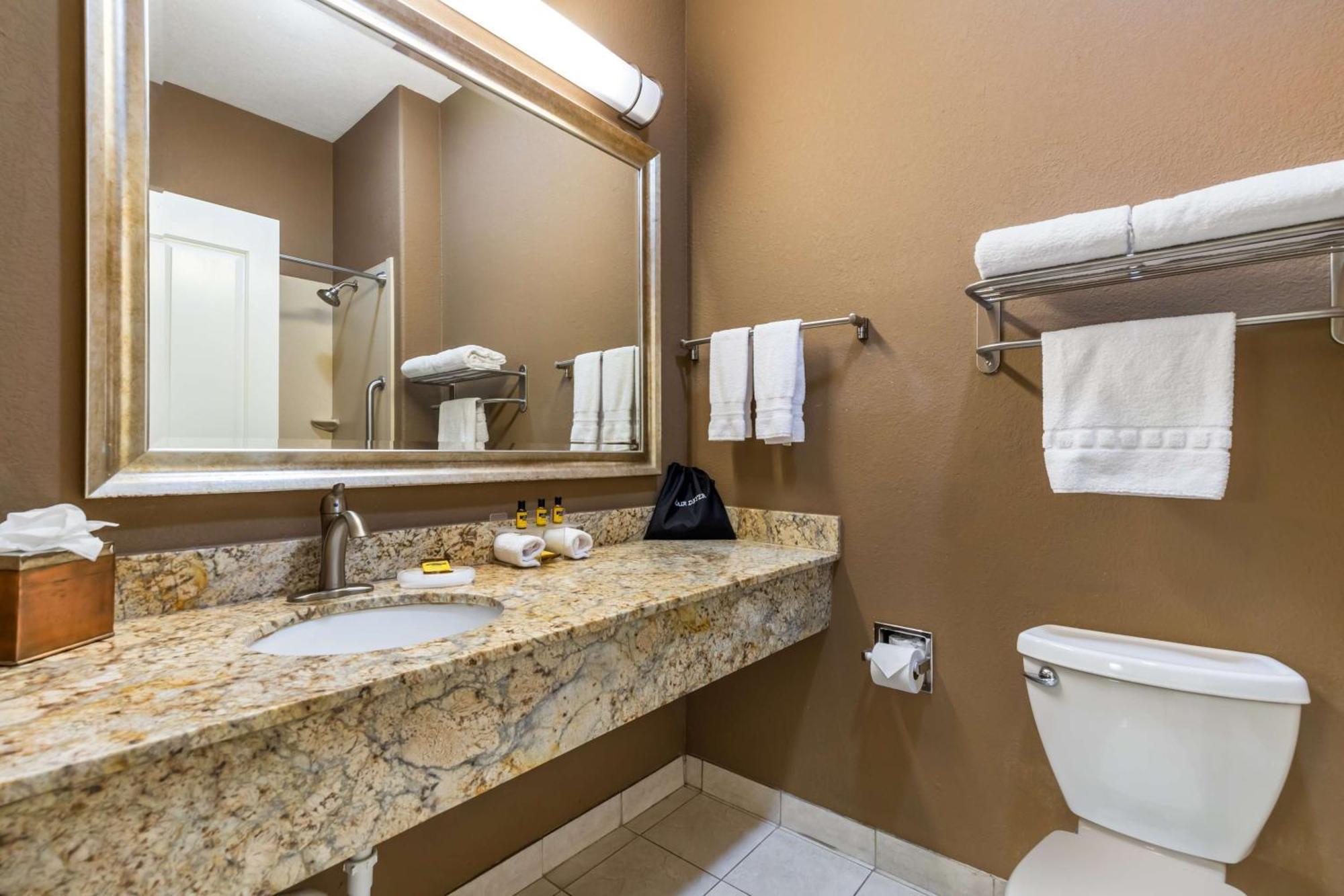 Best Western Plus Lytle Inn And Suites Eksteriør billede