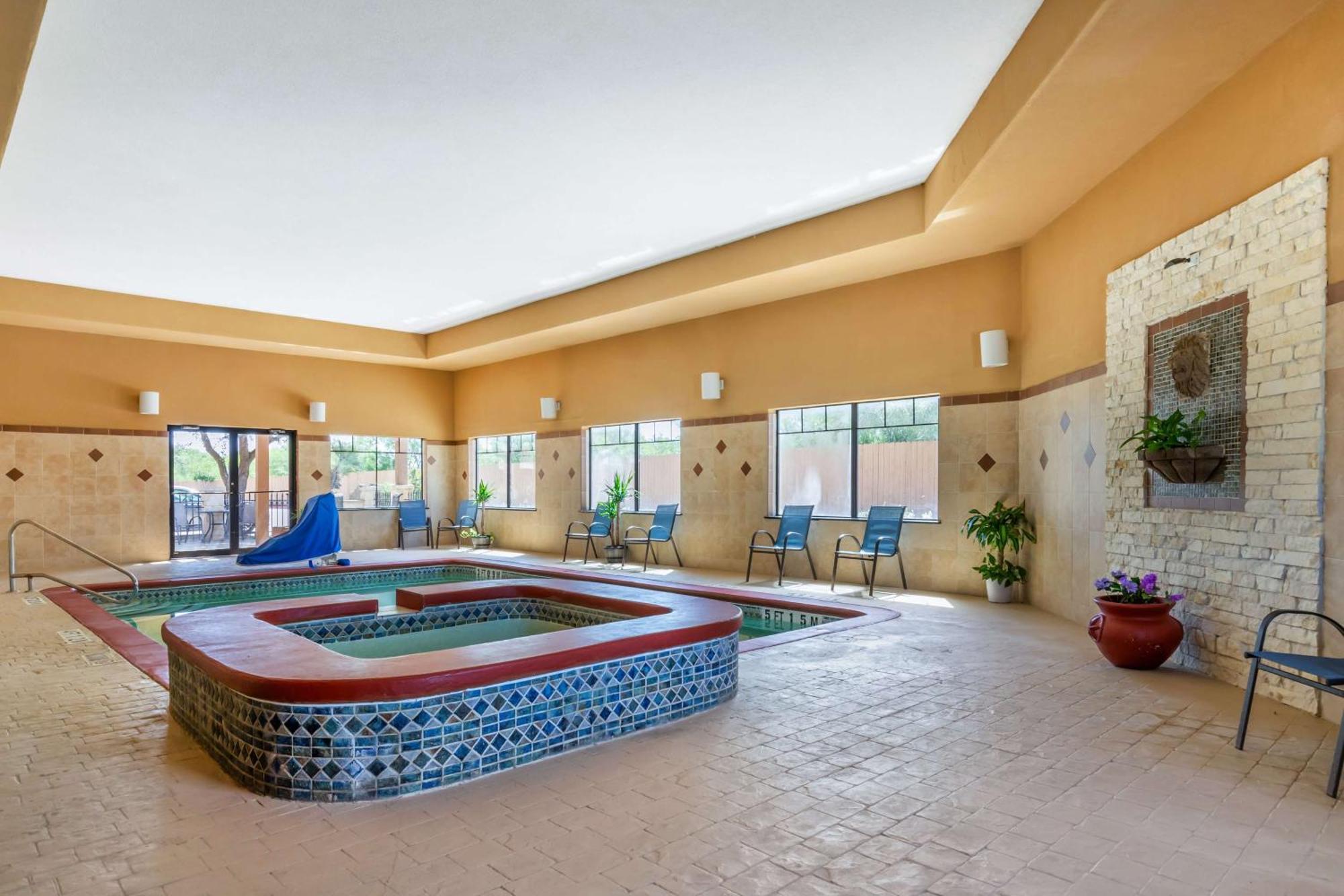 Best Western Plus Lytle Inn And Suites Eksteriør billede