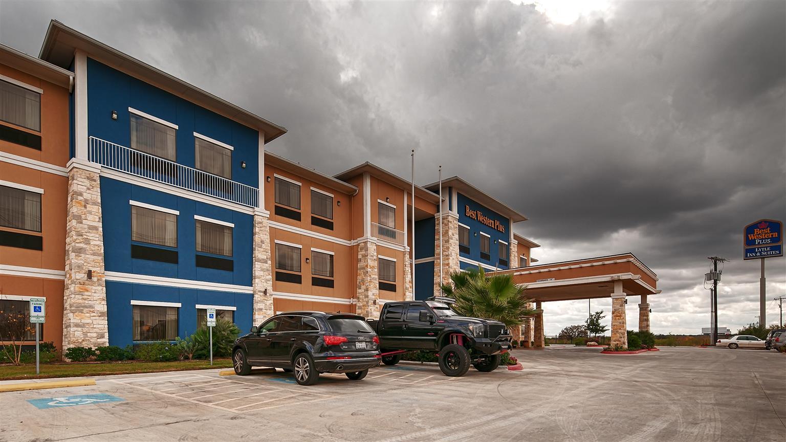 Best Western Plus Lytle Inn And Suites Eksteriør billede